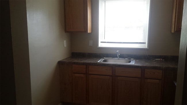 Building Photo - 12651 Outer Dr W