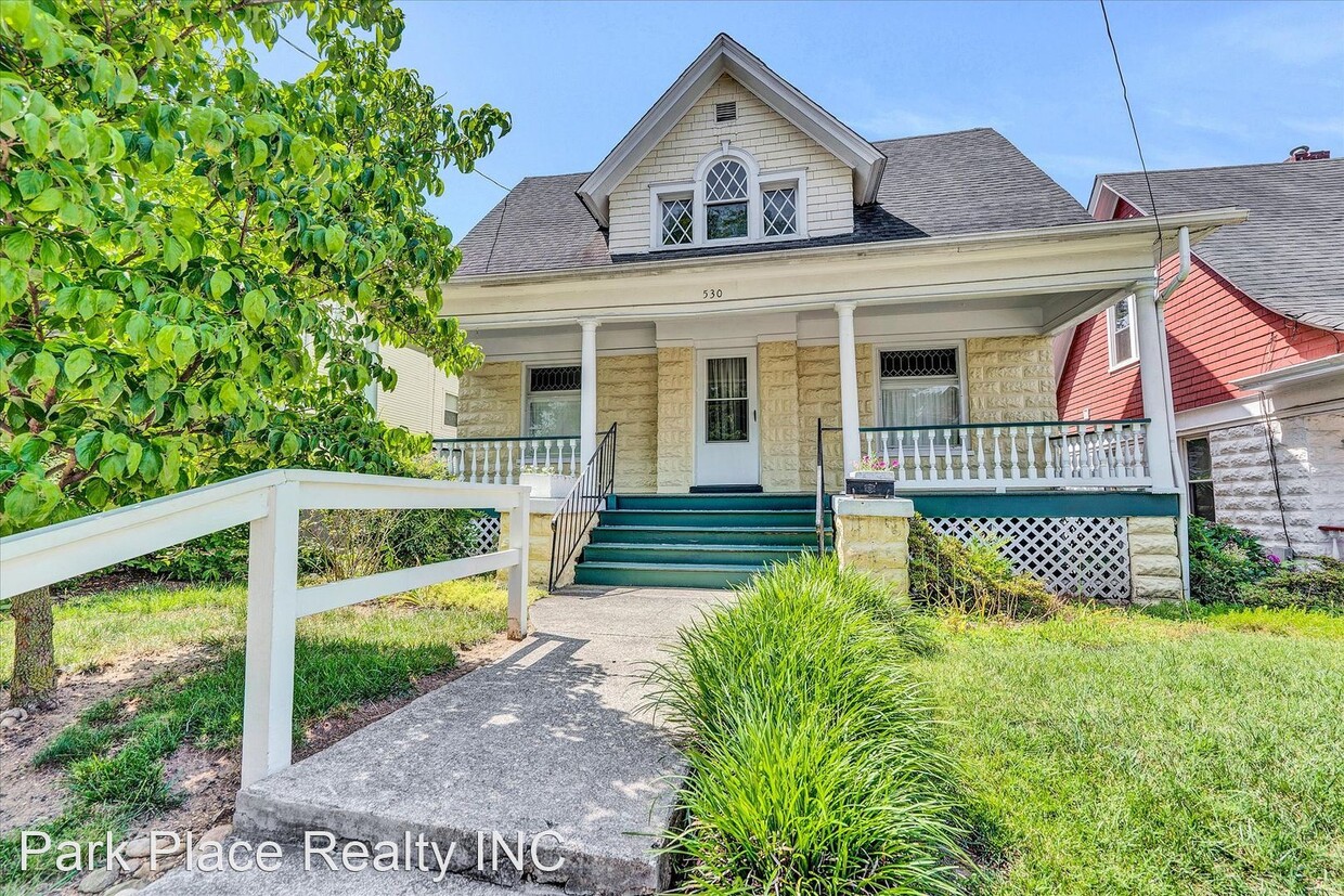 3 br, 2 bath House - 530 King George Ave SW - House Rental in Roanoke ...