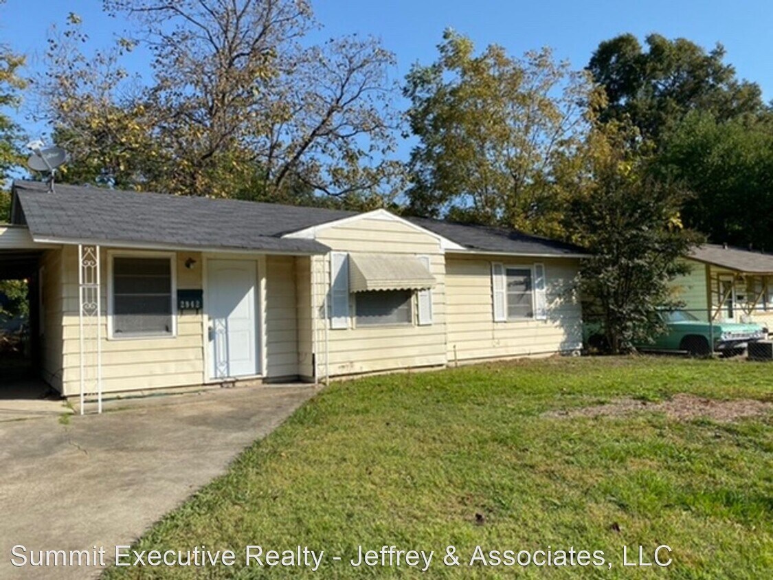 3 br, 1.5 bath House 2942 Grassmere Street House Rental in Shreveport, LA
