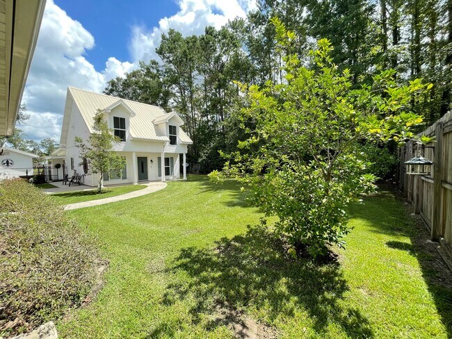 Foto del edificio - 24879 Blood River Rd