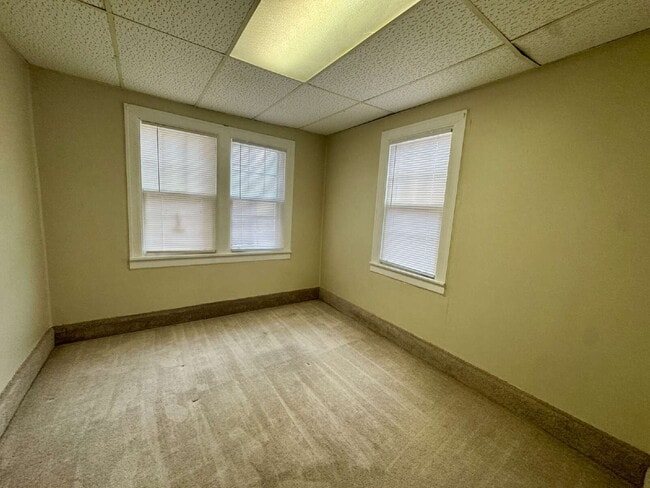 Building Photo - 725 Joliet St