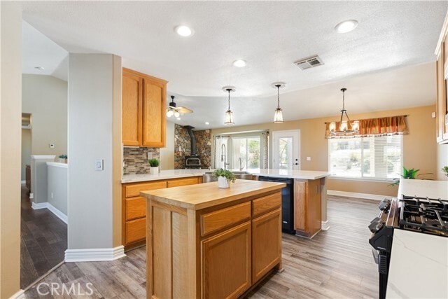 Foto del edificio - 15521 Sherri Ln