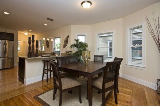 Building Photo - 21 Marion Rd