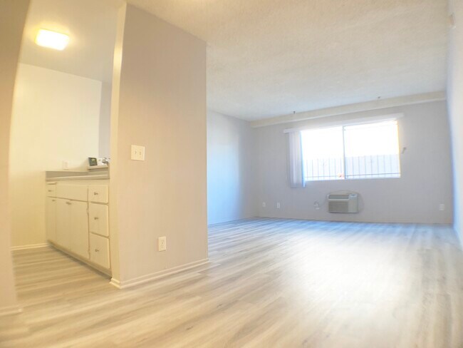 Foto del edificio - 12604 Venice Blvd.