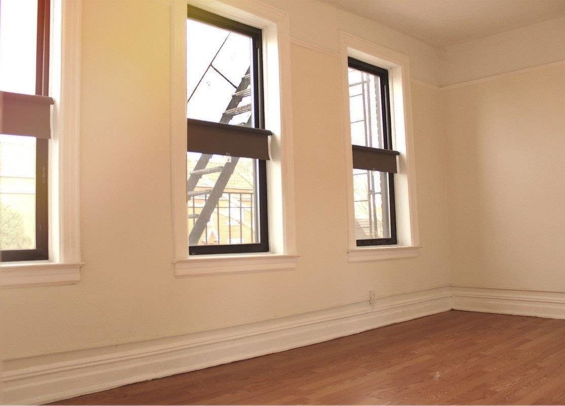 Foto del edificio - Crescent Street | 35th Avenue | 1/1
