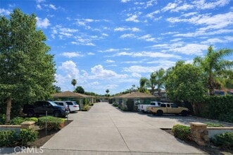 Building Photo - 520 W Rte 66