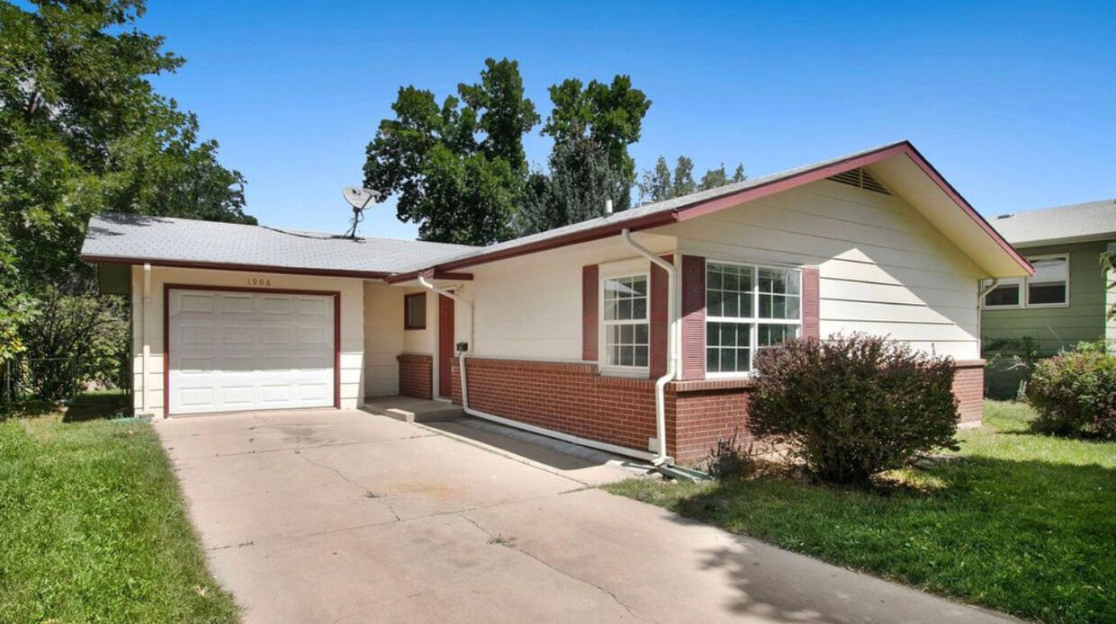 Primary Photo - 1906 Larkspur Dr