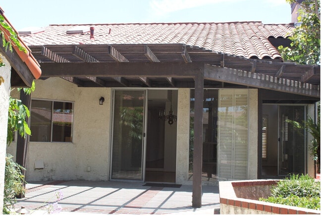 Building Photo - 629 Edith Way