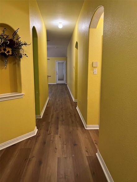 Foto del edificio - 402 Calvary Dr