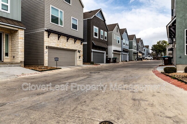 Building Photo - 5843 Whitby Rd