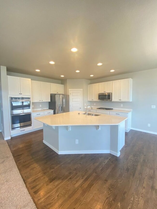 Building Photo - Like New, 4 Bedroom Home in Berthoud, Minu...