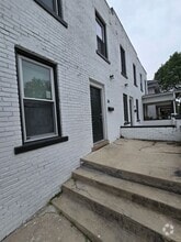 Building Photo - 36-40-40 S Oakley Ave