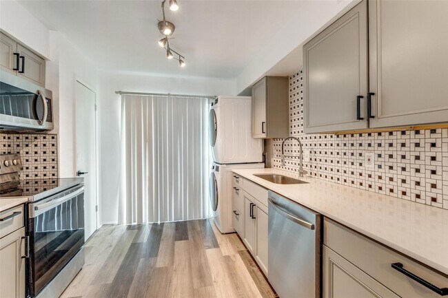 Building Photo - 8087 Meadow Road Unit 229