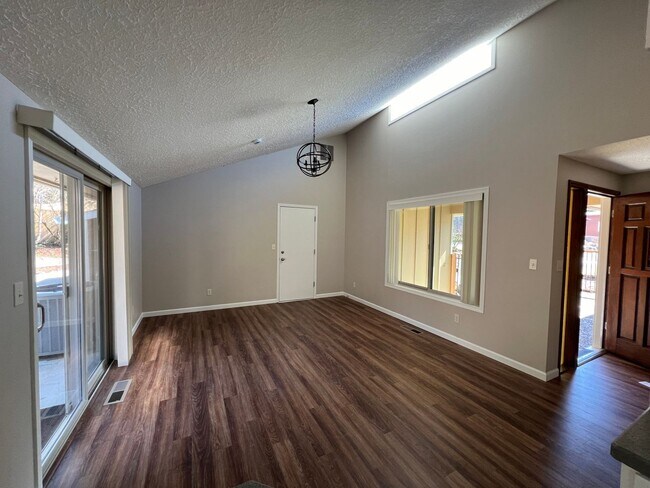 Foto del edificio - Beautiful Newly Renovated 3 Bedroom Home *1st Month FREE!!*