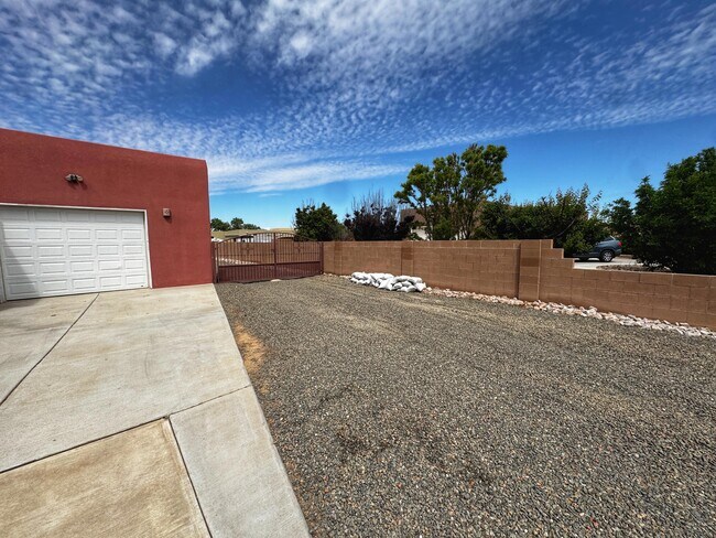 Foto del edificio - 5317 Southfort Dr SW