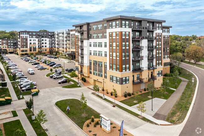 Foto del edificio - Bren Road Station 55+ Apartments