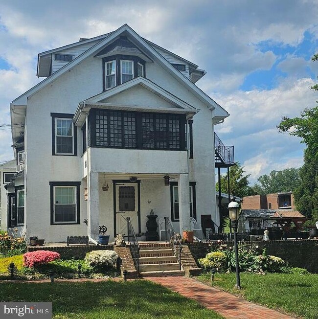 Foto del edificio - 9 Princeton Ave