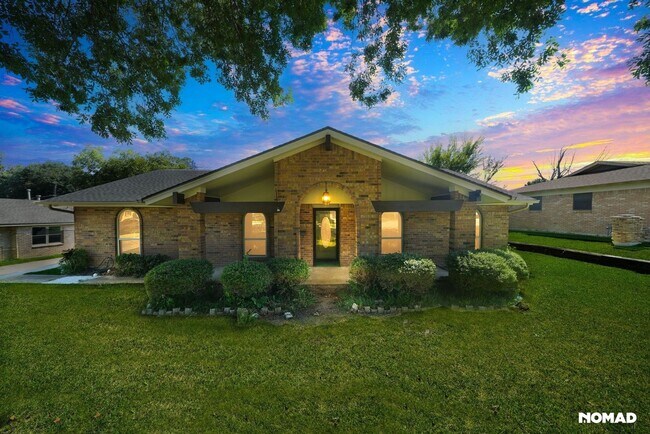 Building Photo - 3721 Lawndale Ave