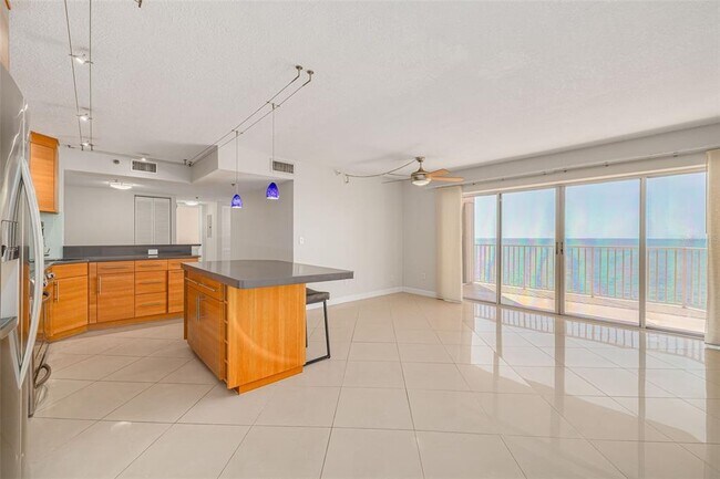 Building Photo - 7432 Sunshine Skyway Ln S