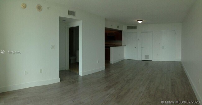 Building Photo - 9055 SW 73 CT 1901 Miami Fl 33156