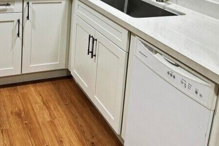 Solid surface Quartz Counter tops - Sunset Apartments