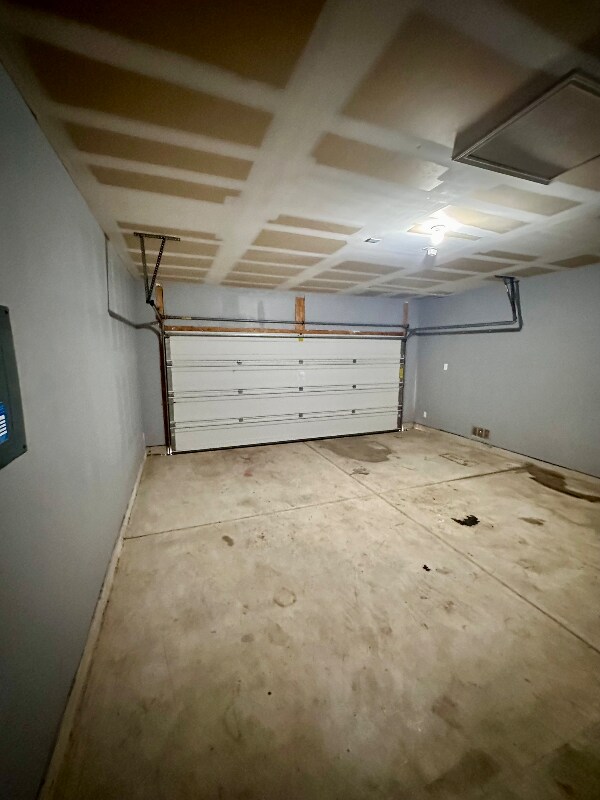 Building Photo - 506 Redbird Song