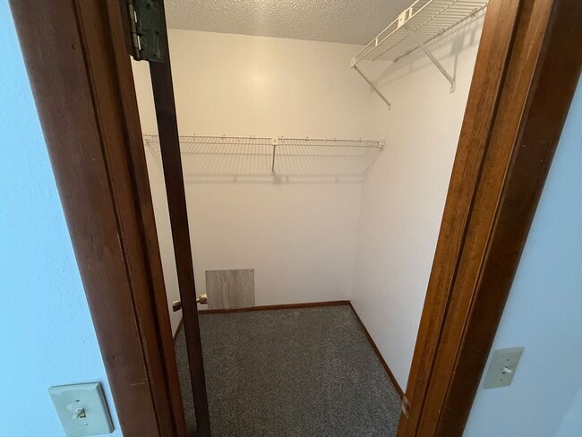 Building Photo - NICE TWO BEDROOM TWO BATH HOME IN GREAT NEIGHBORHOOD !!!!