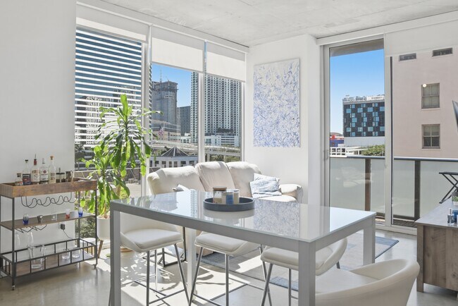 Foto del edificio - 151 SE 1st St