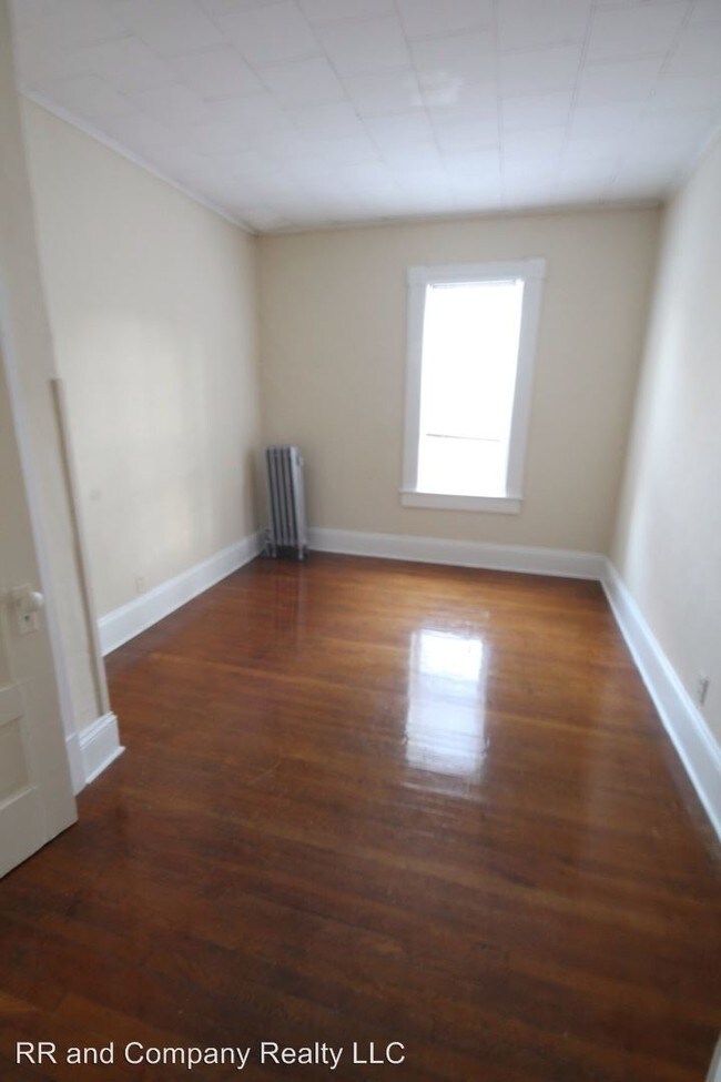 Foto del edificio - 242 Fort Pleasant Ave