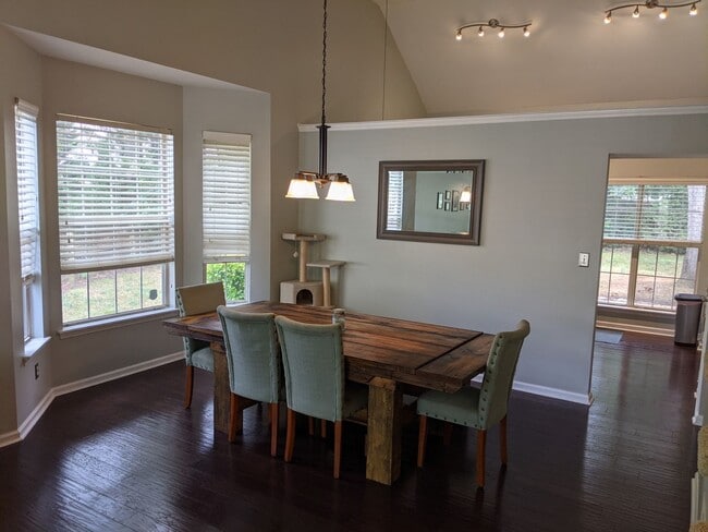 Building Photo - 3 bed 2.5 bath, Walk to Blakeney