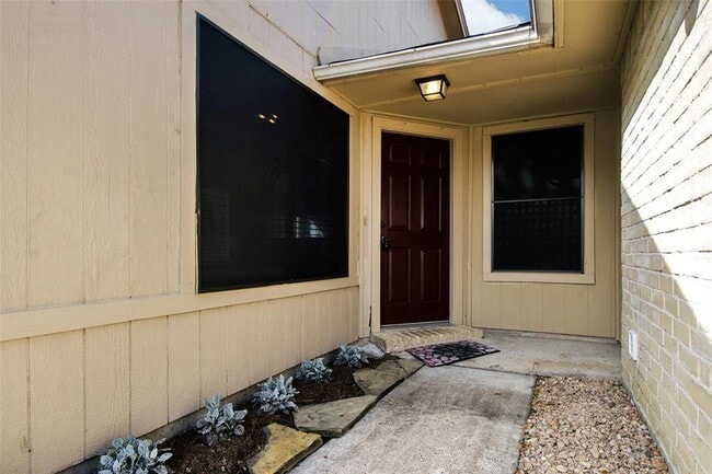 Building Photo - 12715 Summer Mill Dr