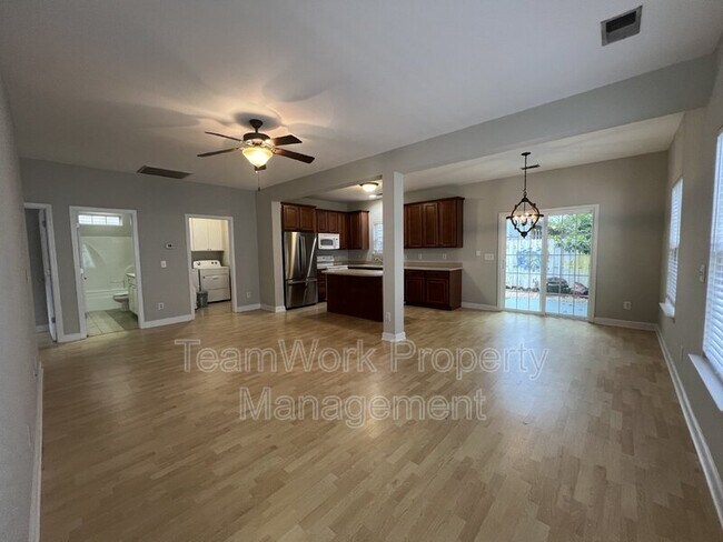 Building Photo - 1603 Pinecrest Rd