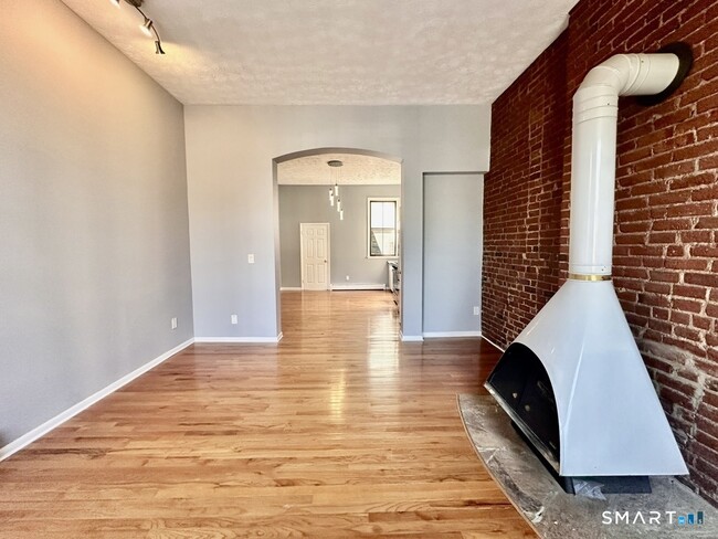 Building Photo - 46 Warren St