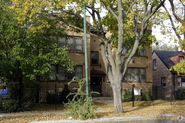 Building Photo - 1440 N Leamington Ave