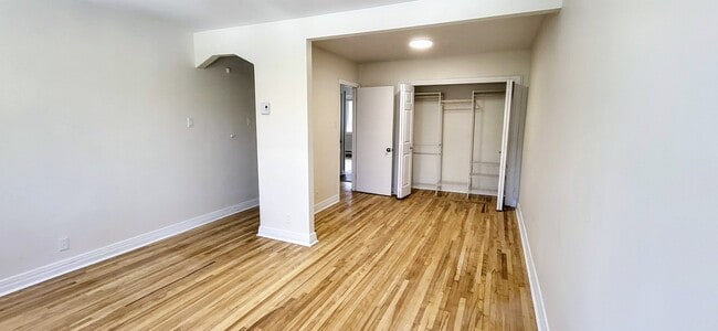 Building Photo - 5350 Av 16E