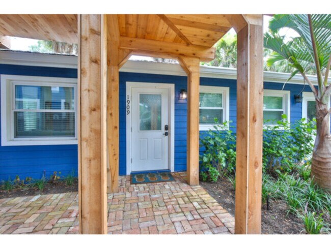 Foto del edificio - Renovated 1/1 Apartment in Downtown Sarasota
