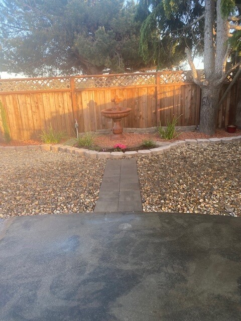 Foto del edificio - 1992 Bandoni Ave