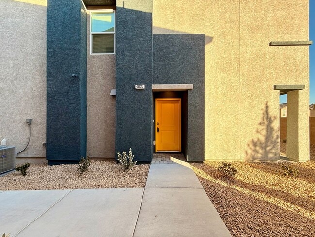 Foto del edificio - New Townhome for Rent in the Highly Desirable Southwest Area!