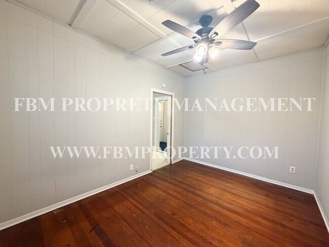 Building Photo - 205 W Gilmer St