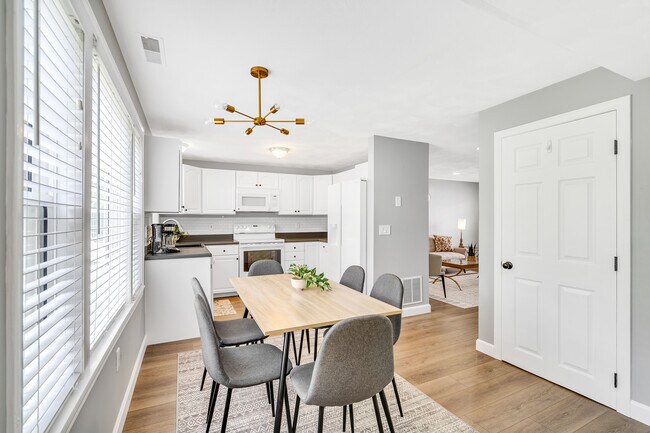 Foto del edificio - 74 Juniper Ln