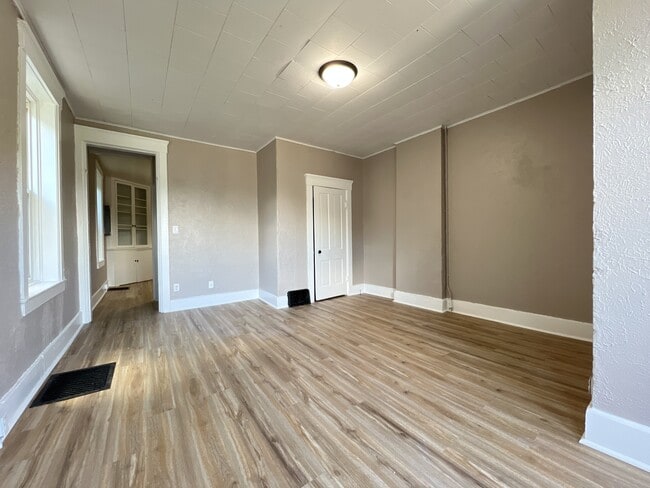 Building Photo - 651 Caledonia Pl