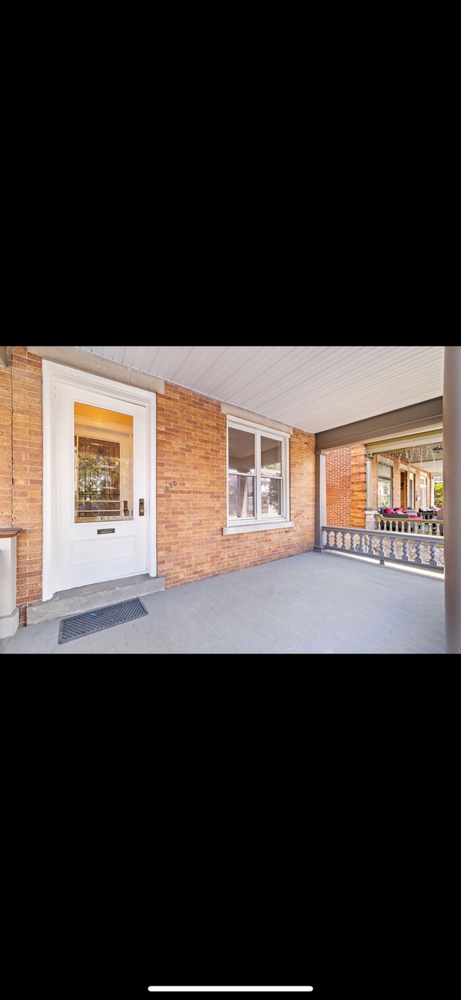 Building Photo - 1420 W Linden St