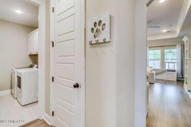 Building Photo - 10612 Wren Grv