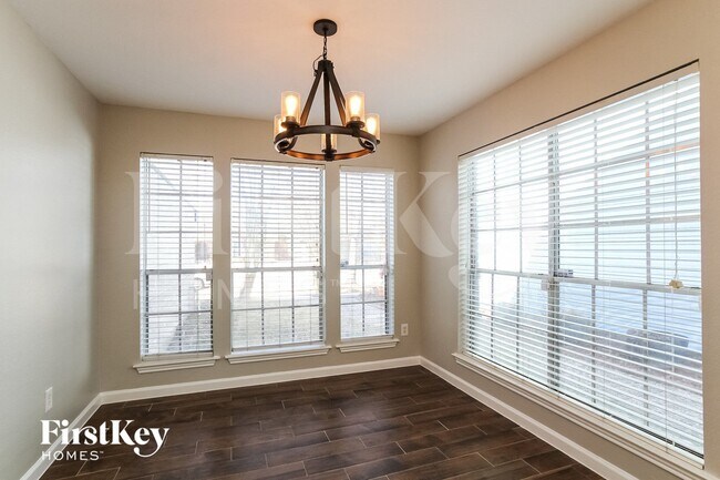 Foto del edificio - 800 Charles Pl