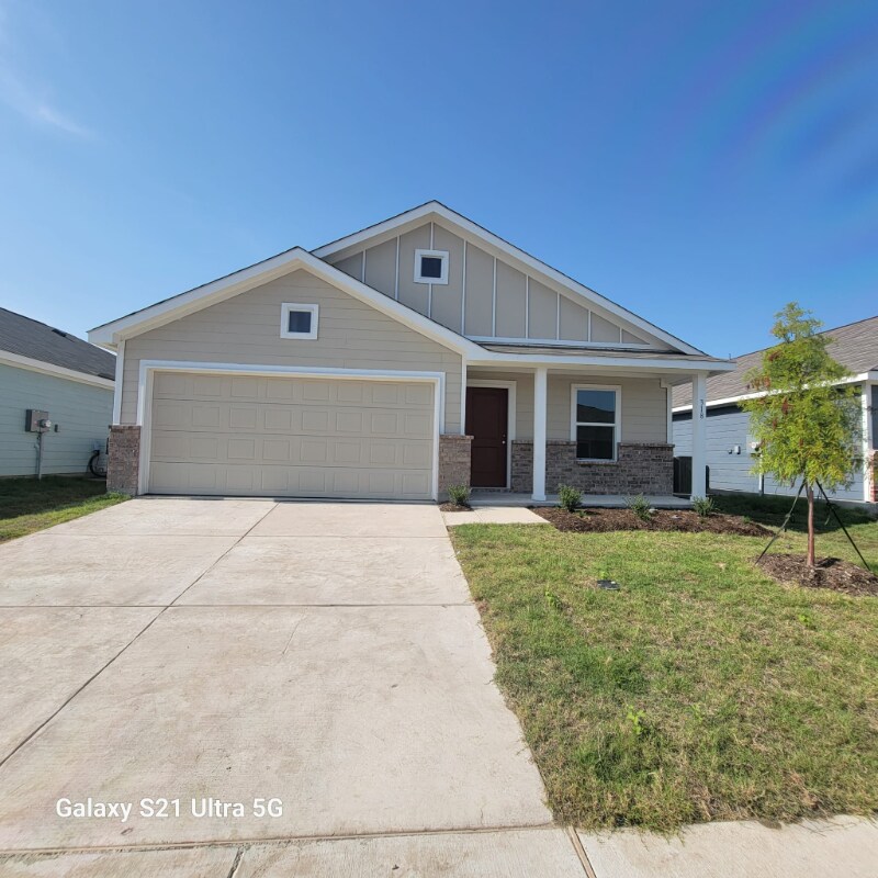 Foto principal - 318 Mahogany Ln