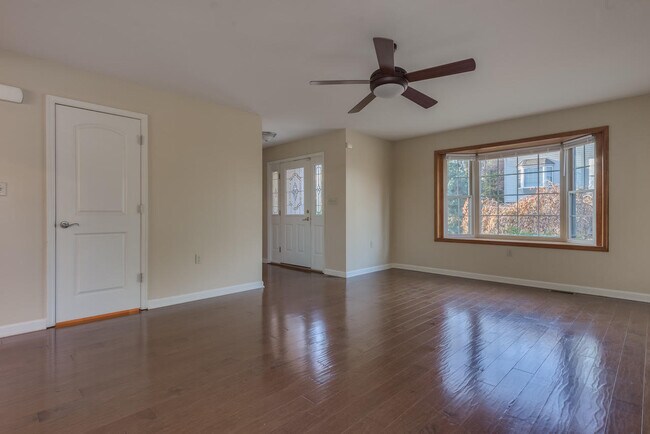 Building Photo - 6 Anastasia Ct