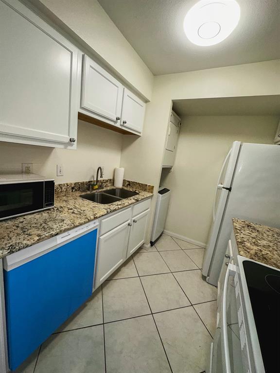 Building Photo - 6410 Del Monte Dr