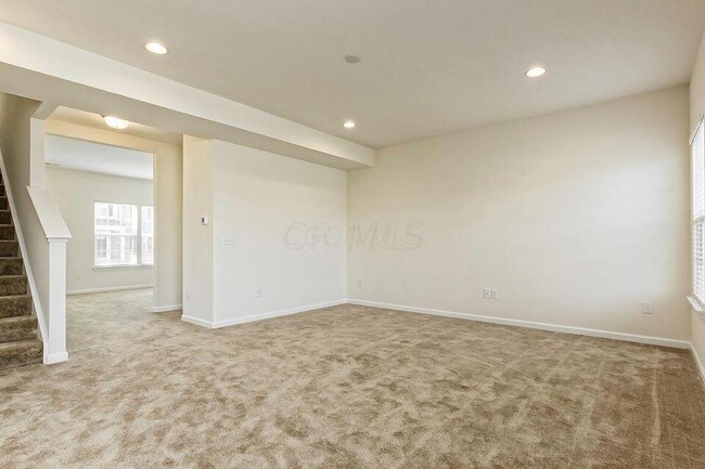 Building Photo - 6135 Brandon Dr