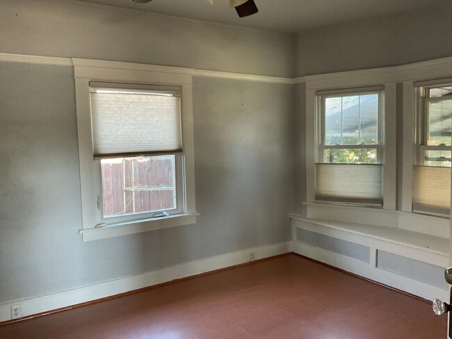 Foto del edificio - Charming 2-Bed Home with Granite Touches in Tracy's Heart