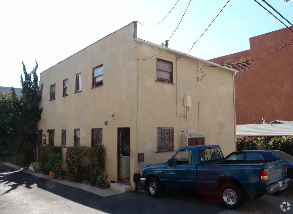 Building Photo - 10477 Santa Monica Blvd